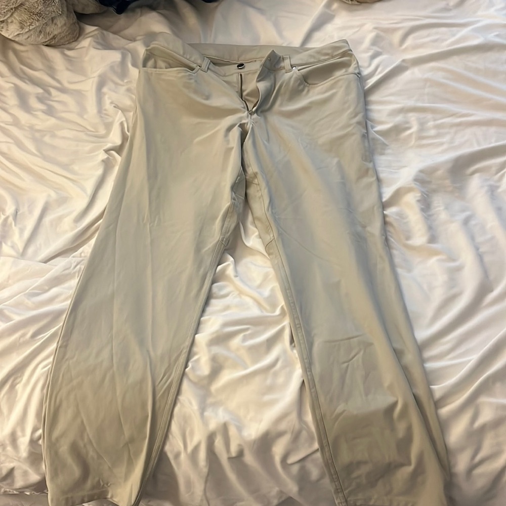 Mens 33x32 ABC khaki pants